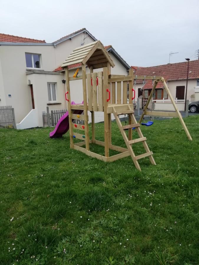 Jolie Maison A 200 M Des Plages Du Debarquement Saint-Aubin-Sur-Mer  Exterior foto